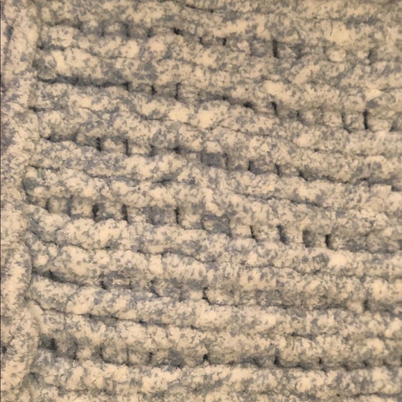 TAKING ORDERS NOW I make chunky blankets , small 65.00, med 85.00, large 145.00 - Picture 9 of 16